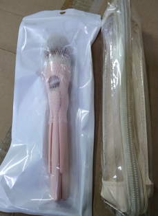 Magnetic 4-in-1 Makeup Brush